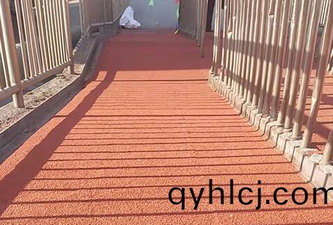 人行(xing)天橋(qiao)MMA撒(sa)沙型綵色(se)防滑(hua)路麵工(gong)藝